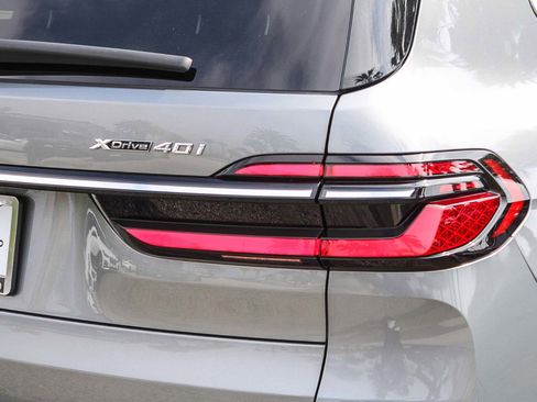 Used 2023 BMW X7 xDrive40i w/ Premium Package AWD/4WD image 7