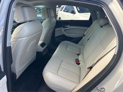 Used 2021 Audi e-tron Prestige w/ Prestige Package image 10