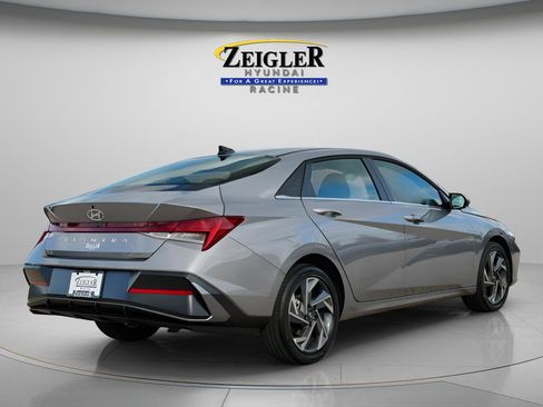 Certified 2025 Hyundai Elantra SEL image 7
