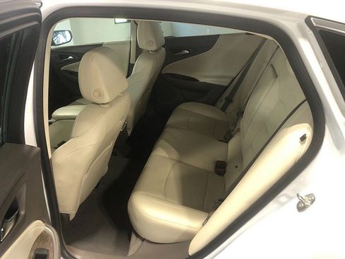 Used 2020 Chevrolet Malibu LT w/ Leather Package FWD image 15