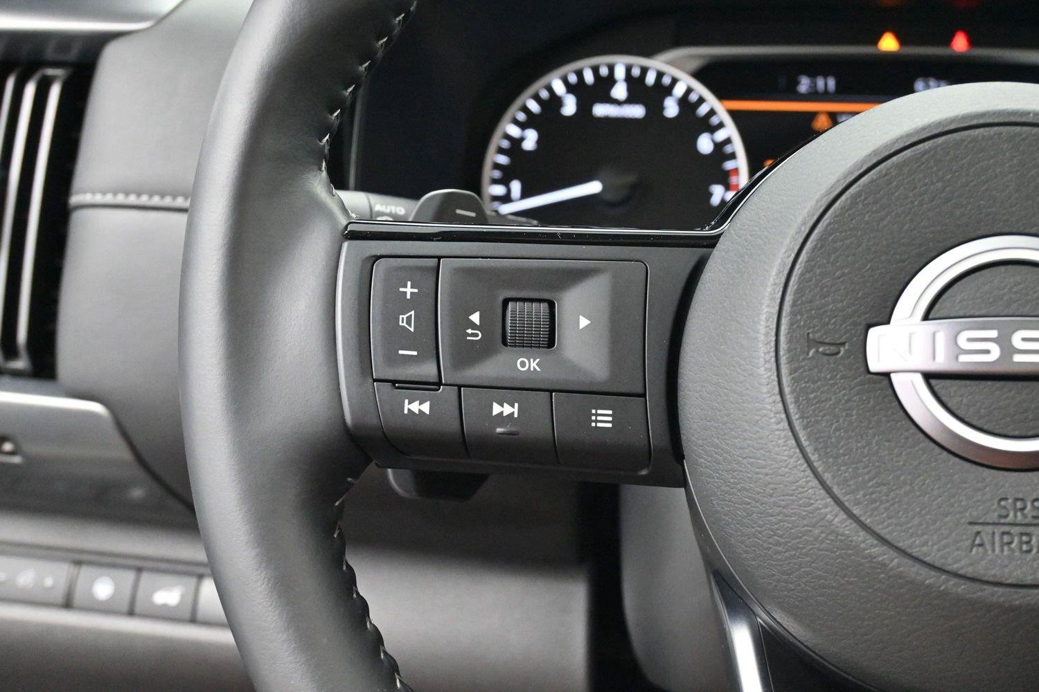 Used 2025 Nissan Pathfinder SL w/ SL Premium Package FWD image 16