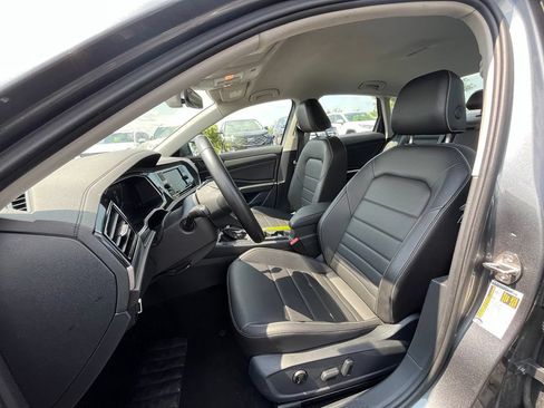 Used 2024 Volkswagen Jetta SE FWD image 10