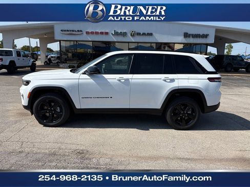 New 2025 Jeep Grand Cherokee Limited w/ Black Appearance Package image 9
