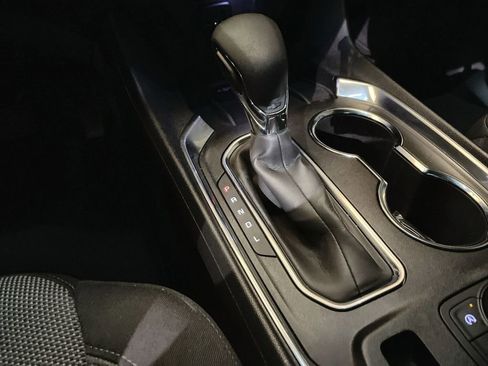 Used 2023 Chevrolet Traverse LT w/ Rear Camera Mirror Package image 15