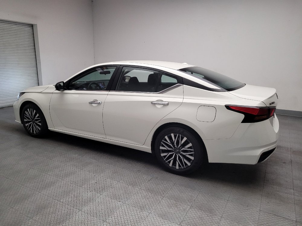 Used 2025 Nissan Altima 2.5 SV FWD image 3