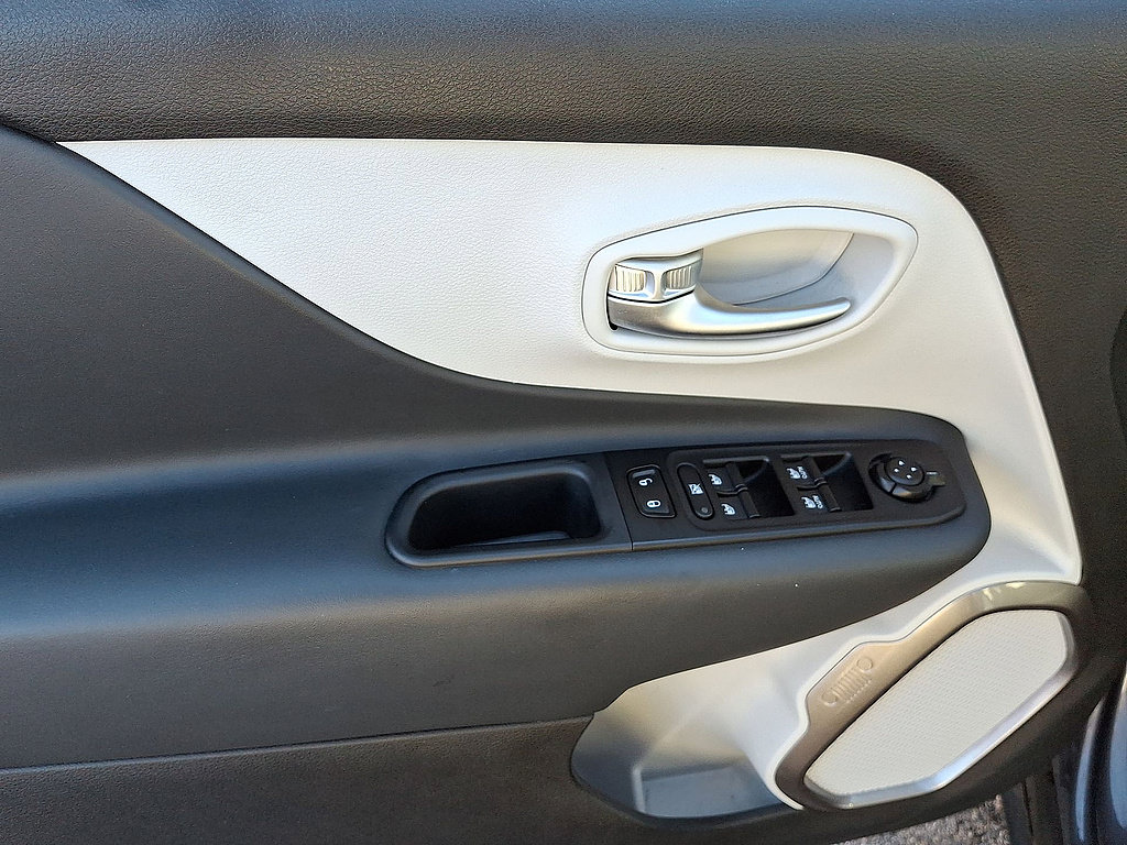 Certified 2022 Jeep Renegade Limited AWD/4WD image 10