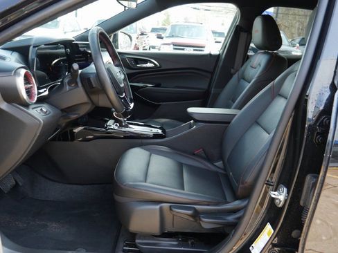 Used 2025 Chevrolet Trax RS image 9