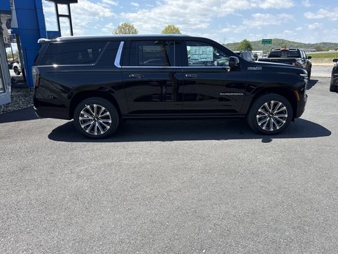 New 2026 Chevrolet Suburban High Country AWD/4WD image 2