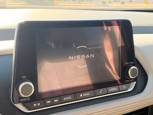 Used 2025 Nissan Rogue SV AWD/4WD image 22