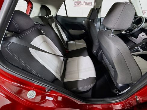 Used 2025 Hyundai Venue SEL image 28