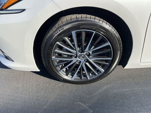 Used 2025 Lexus ES 300h w/ Premium Package image 8