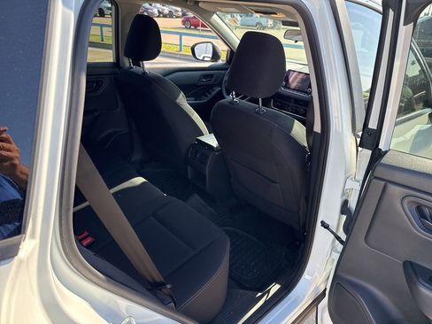 Used 2024 Nissan Rogue S image 13