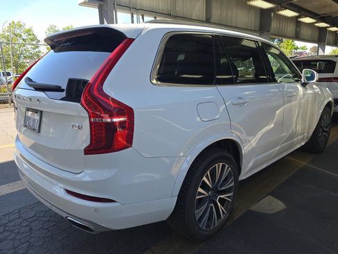Used 2020 Volvo XC90 T8 Momentum image 4
