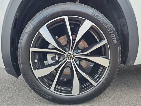 Used 2024 Volkswagen Atlas SEL Premium R-Line AWD/4WD image 24