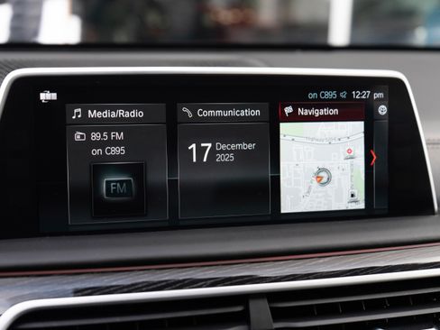 Used 2018 BMW 750i image 19