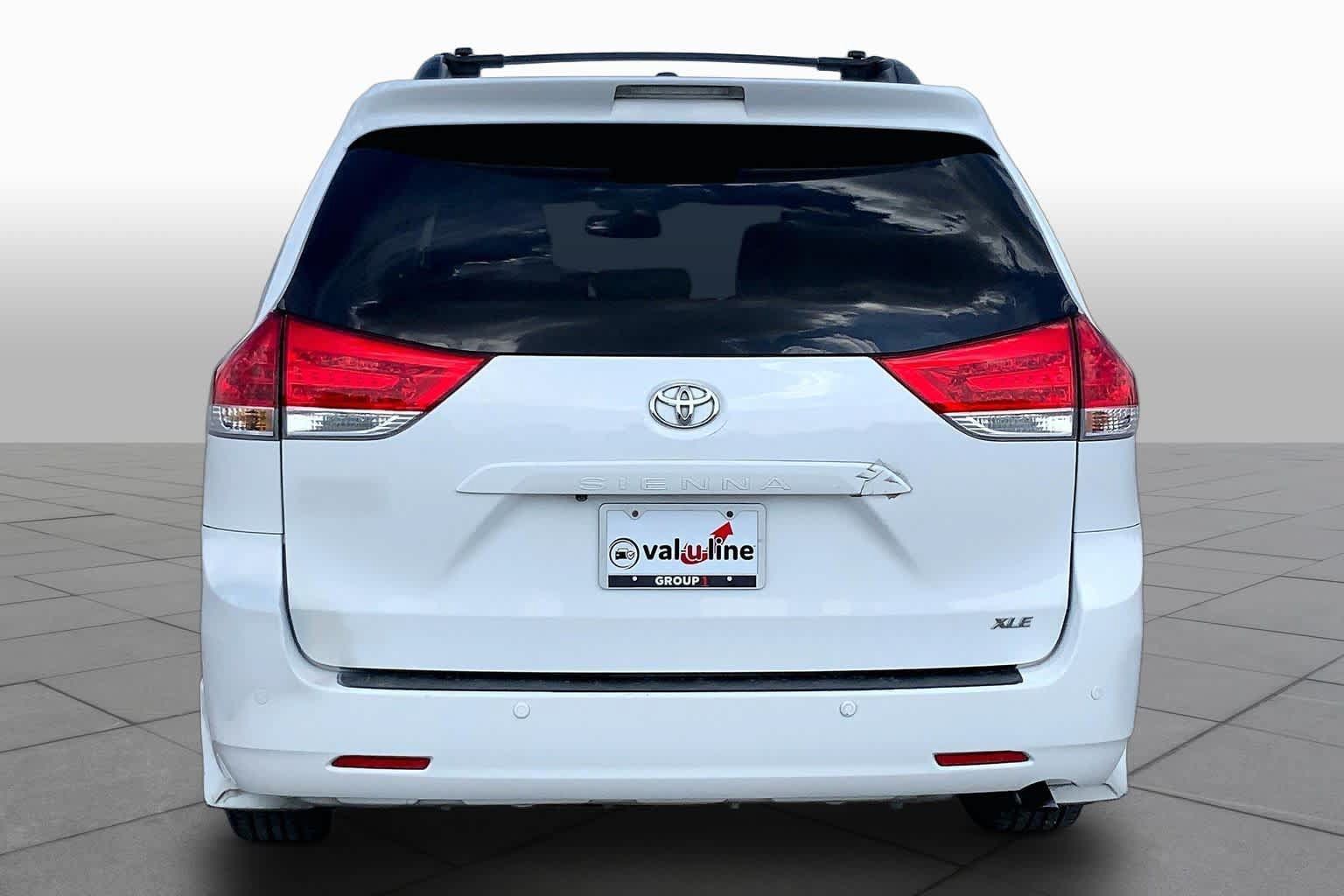 Used 2011 Toyota Sienna XLE w/ XLE Navigation Pkg FWD image 4