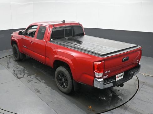 Used 2016 Toyota Tacoma SR5 w/ SR5 Appearance Package (SN) image 27