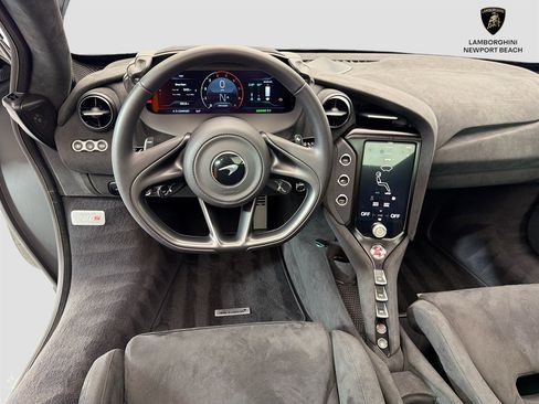 Used 2024 McLaren 750S RWD image 18