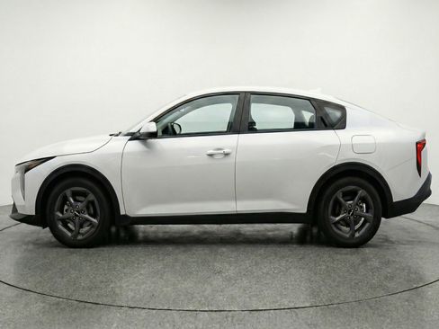 Used 2025 Kia K4 LXS image 5