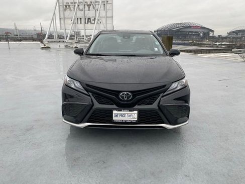 Used 2023 Toyota Camry XSE image 3