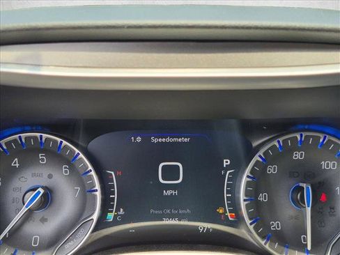 Used 2024 Chrysler Pacifica Touring-L FWD image 7