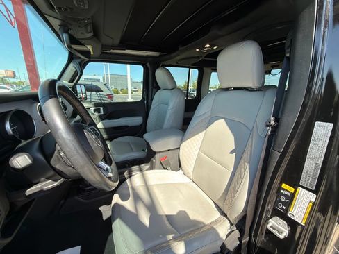 Used 2022 Jeep Wrangler Unlimited Sahara AWD/4WD image 12