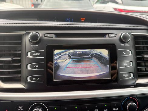 Used 2015 Toyota Highlander LE AWD/4WD image 25