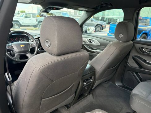 Used 2023 Chevrolet Traverse LT FWD image 16