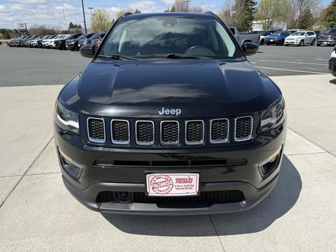Used 2018 Jeep Compass Latitude w/ Popular Equipment Group AWD/4WD image 3