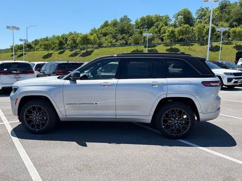 New 2026 Jeep Grand Cherokee Summit AWD/4WD image 3