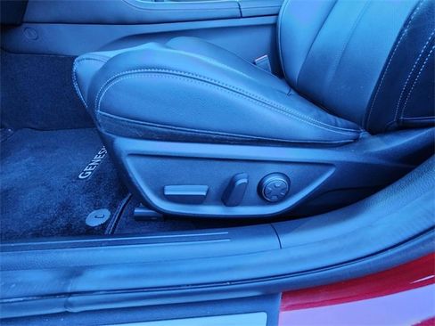 Used 2023 Genesis G70 2.0T image 18
