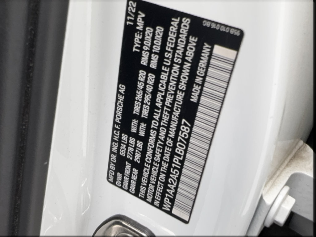 Used 2023 Porsche Macan AWD/4WD image 55