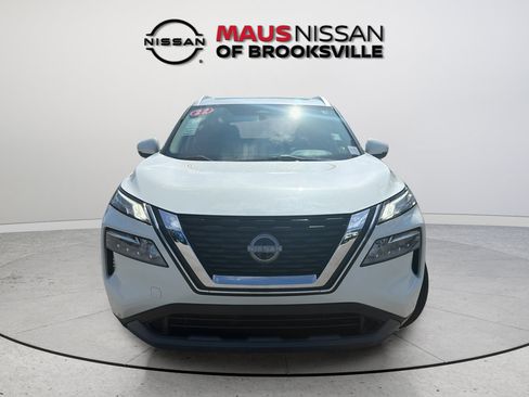 Certified 2022 Nissan Rogue SV w/ SV Premium Package AWD/4WD image 3