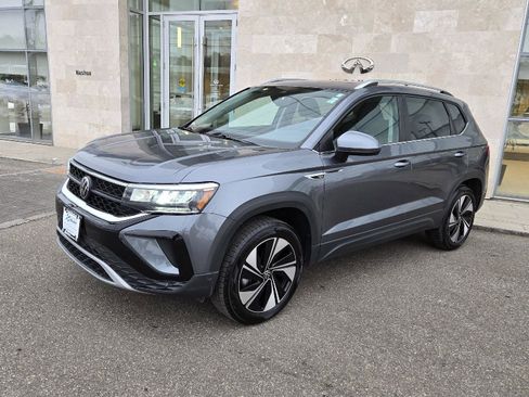 Used 2024 Volkswagen Taos SE image 2