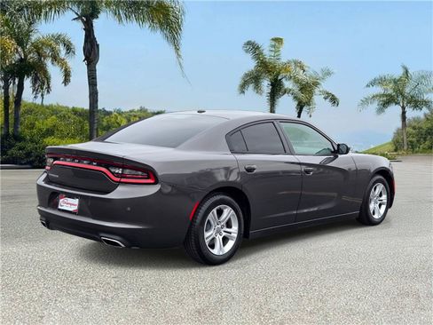 Used 2020 Dodge Charger SXT RWD image 4
