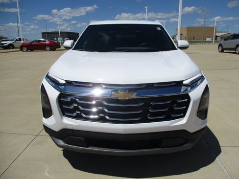 Used 2026 Chevrolet Equinox LT FWD image 9