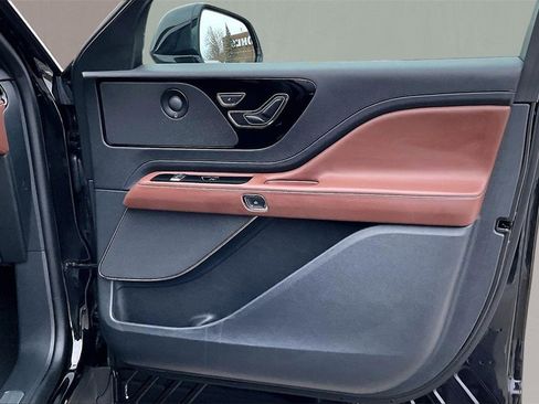 Used 2025 Lincoln Aviator Reserve w/ Illumination Package image 28