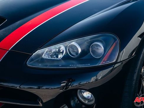 Used 2004 Dodge Viper SRT-10 image 48