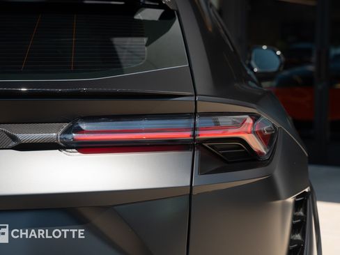 Used 2023 Lamborghini Urus Performante AWD/4WD image 18