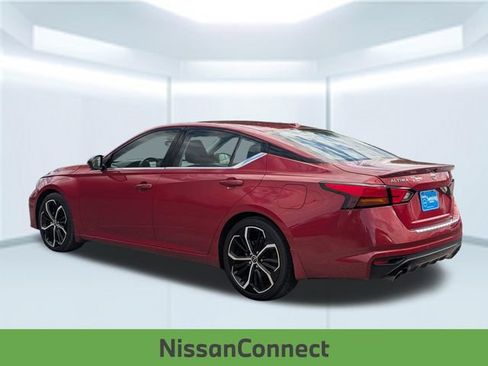 Used 2023 Nissan Altima 2.5 SR w/ SR Premium Package FWD image 3