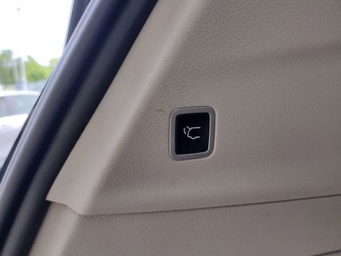 Used 2023 Chrysler Pacifica Limited FWD image 19