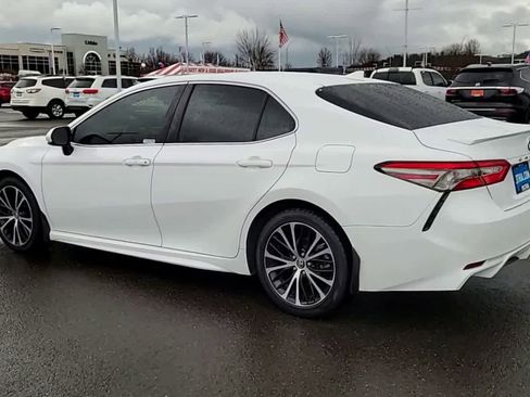 Used 2019 Toyota Camry SE image 6