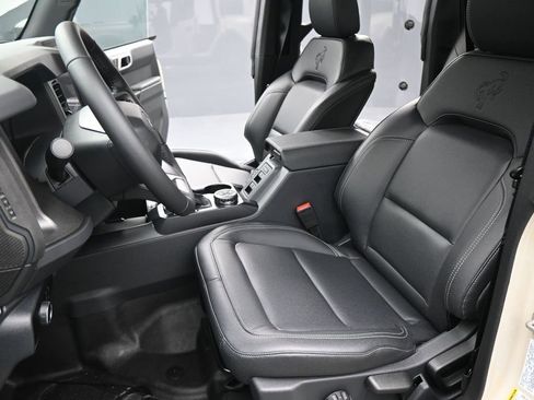 New 2025 Ford Bronco Badlands image 12