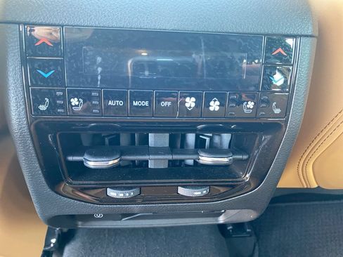 Used 2024 Jeep Grand Cherokee Summit AWD/4WD image 36