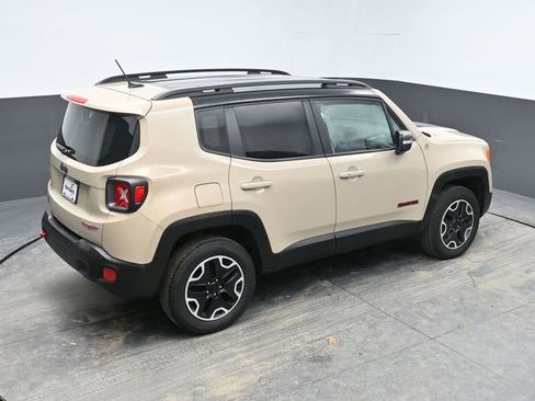 Used 2016 Jeep Renegade Trailhawk image 22