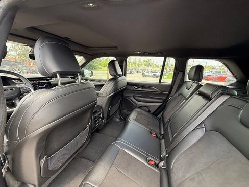 Used 2023 Jeep Grand Cherokee Altitude AWD/4WD image 24