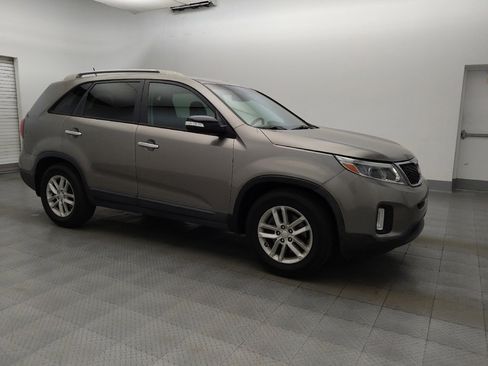 Used 2014 Kia Sorento LX image 11