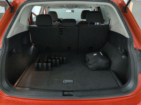 Used 2018 Volkswagen Tiguan S image 31