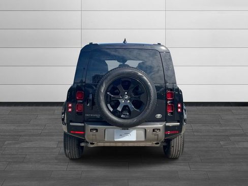 Used 2023 Land Rover Defender 110 X-Dynamic SE image 4