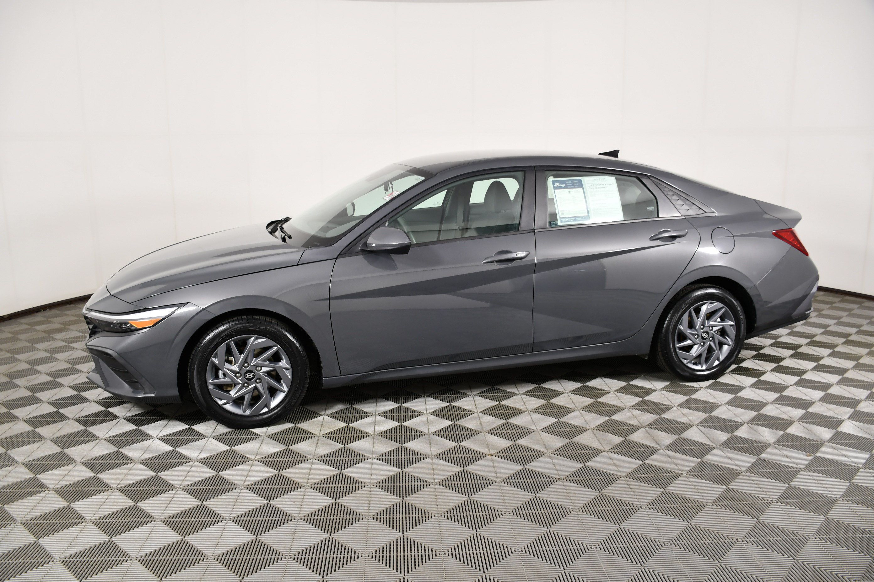 Used 2024 Hyundai Elantra SEL FWD image 13